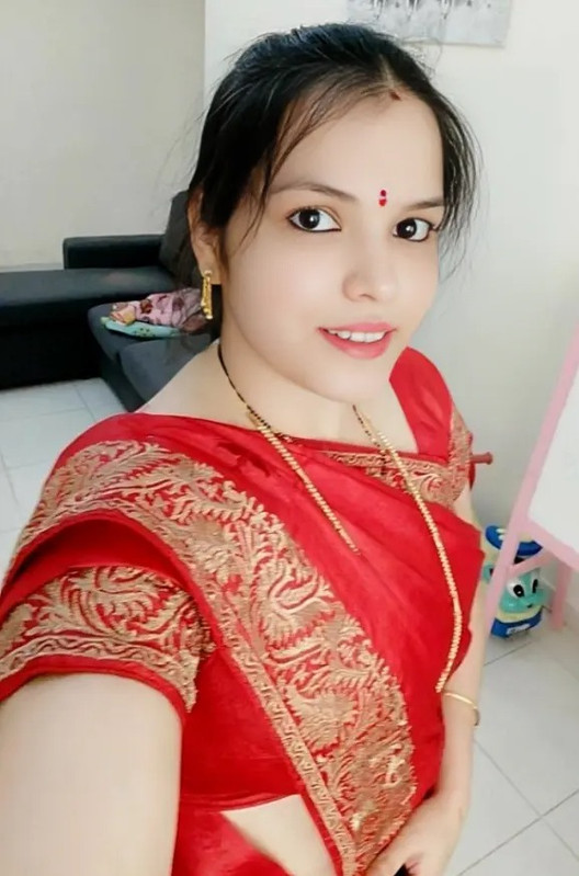 Desi Very Beautiful Housewife Bhabhi Full Nude Homemade Selfies & Fucking Pics Compilation
