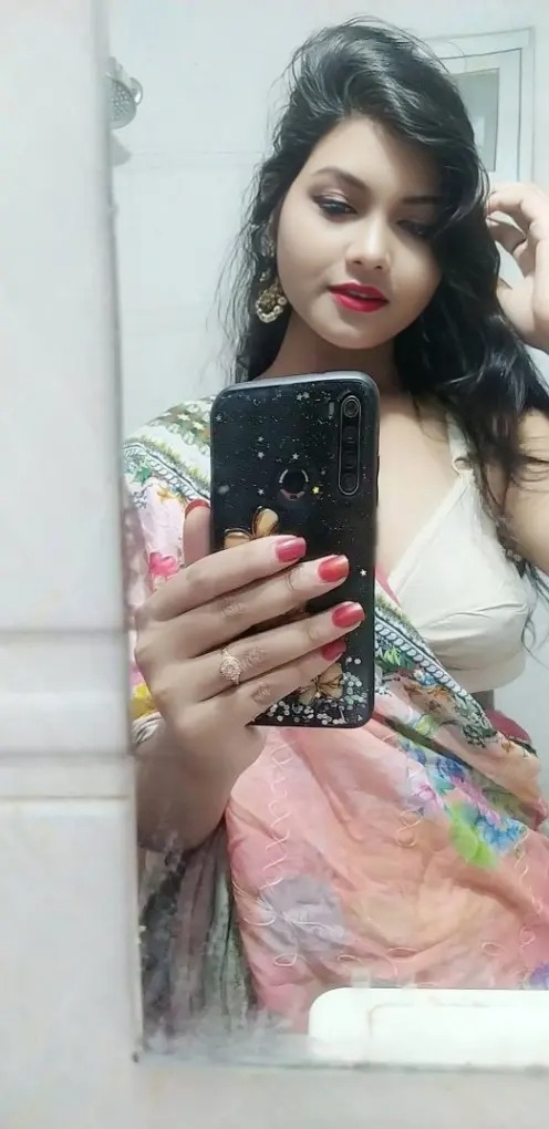 😍Beautiful Desi Girl Unzipping Bra and Showing her Boobs Pics Compilation🥵💦