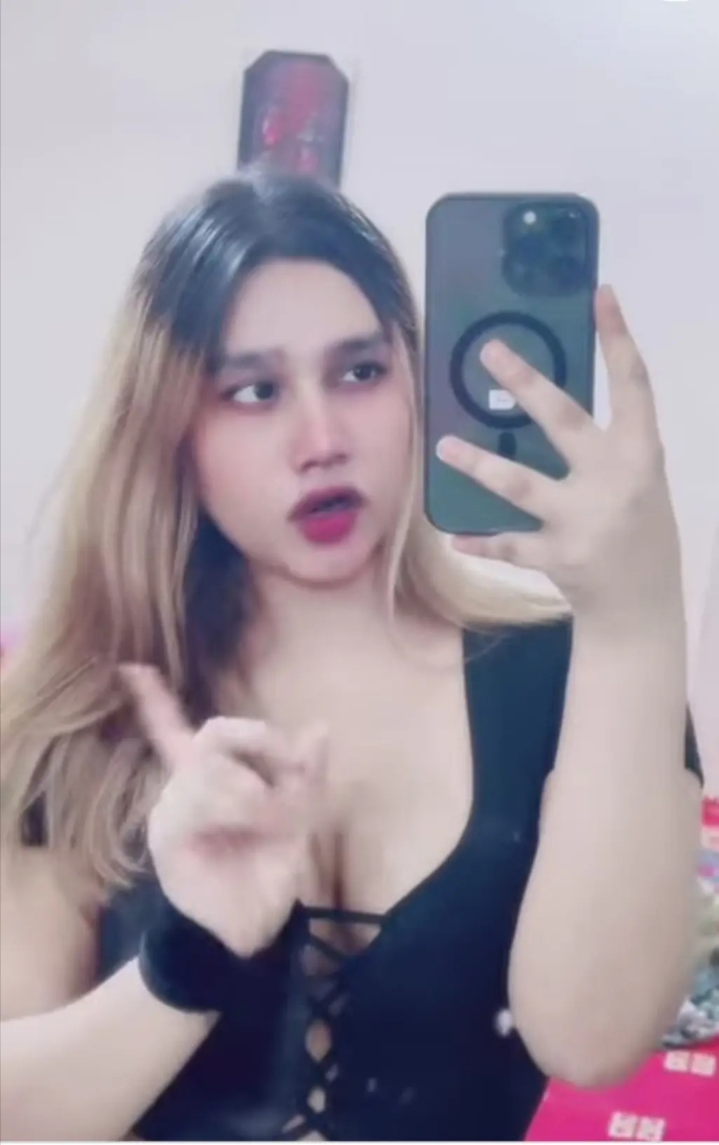 🥵Horny Tiktoker Latest Most Exclusive Viral Stuff Total 3 VIDEO'S Ft. Full NUDE with Full Face Hard Fngring💦!! 🥵🔥