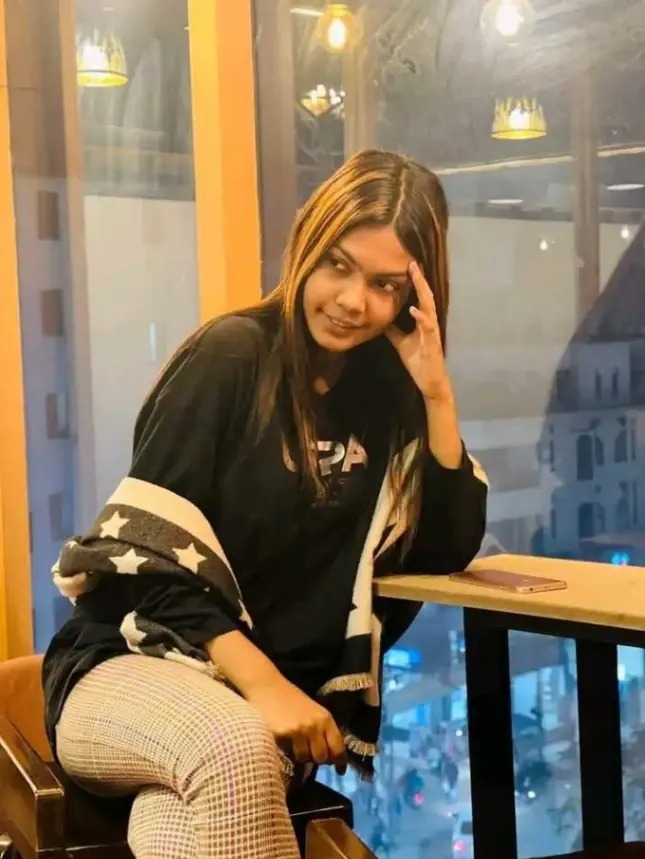 😍Extremely Innocent College Girl Videocall Nude Showing her Boobs Washing her Hair with Shampoo🔥🥵