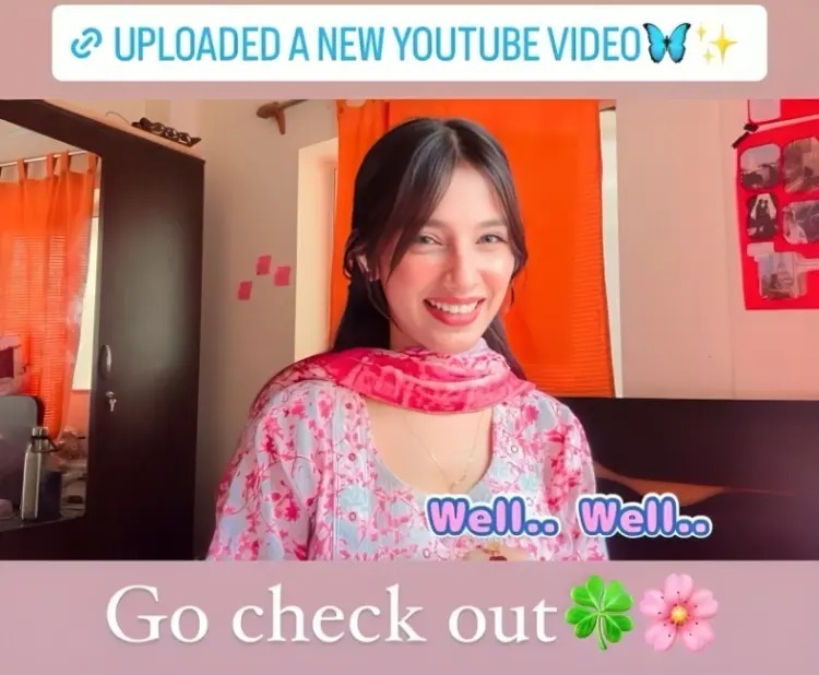😍Miss Moon Famous YouTuber & Insta Model Latest Most Exclusive App VIDEO Stripping Showing Pressing Boobs, Spreading & Slapping her ASS🍑with Cute Expressions🍒💦!! 🎁🔥
