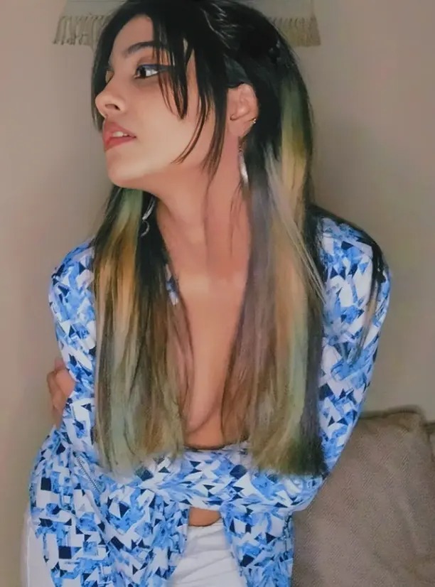 😍Insta Model Charvi Bhatt New Paid Bathroom Video Showing her Boobs with Clear face🥵💦